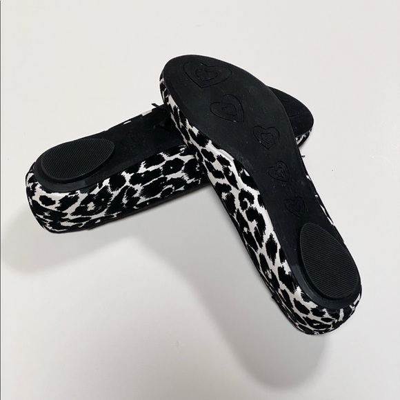 SOLD - NEW Charlotte Russe Leopard Print Flats - Picture 5 of 6